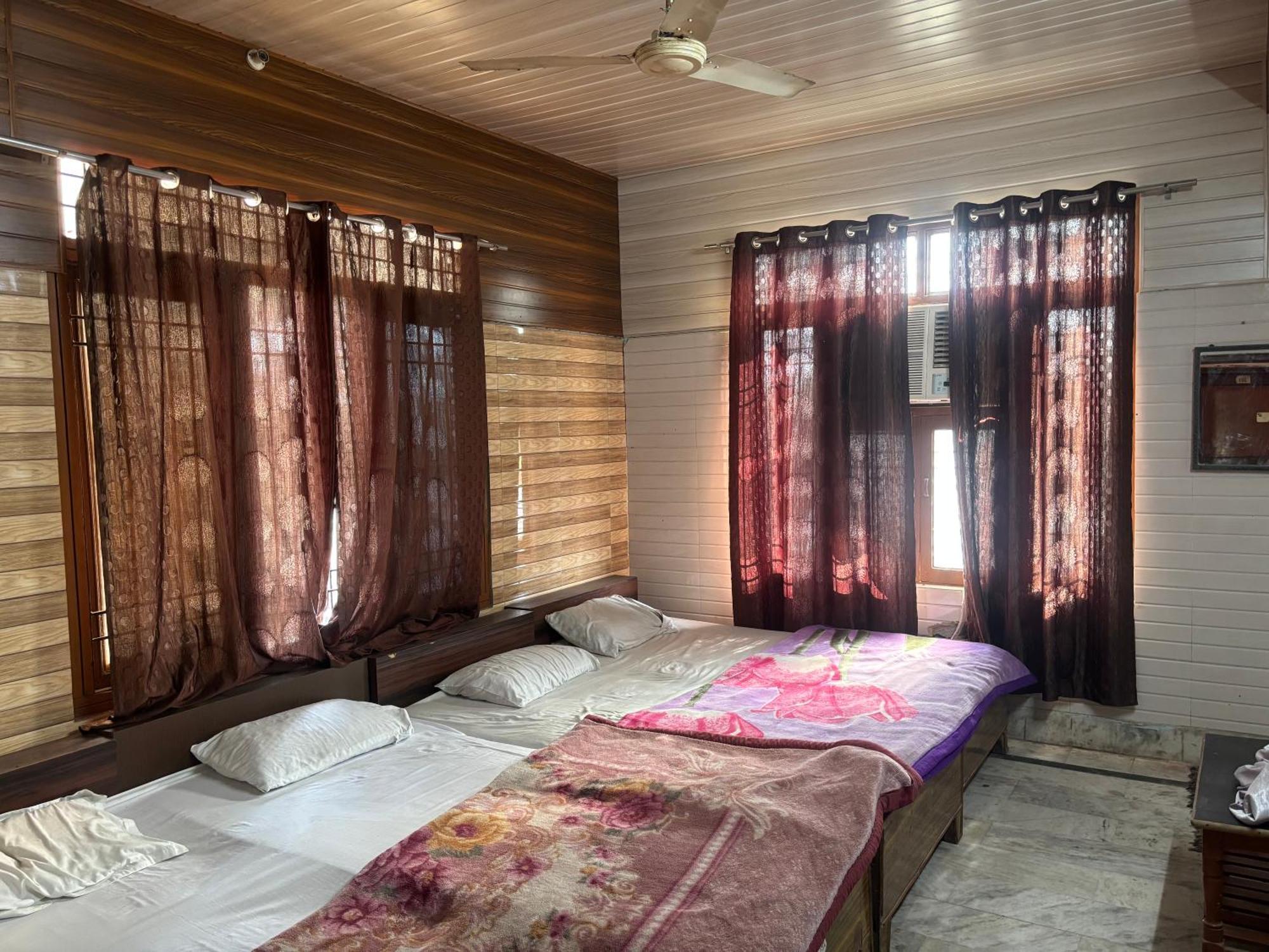 Sgh Guest House マトゥラー エクステリア 写真